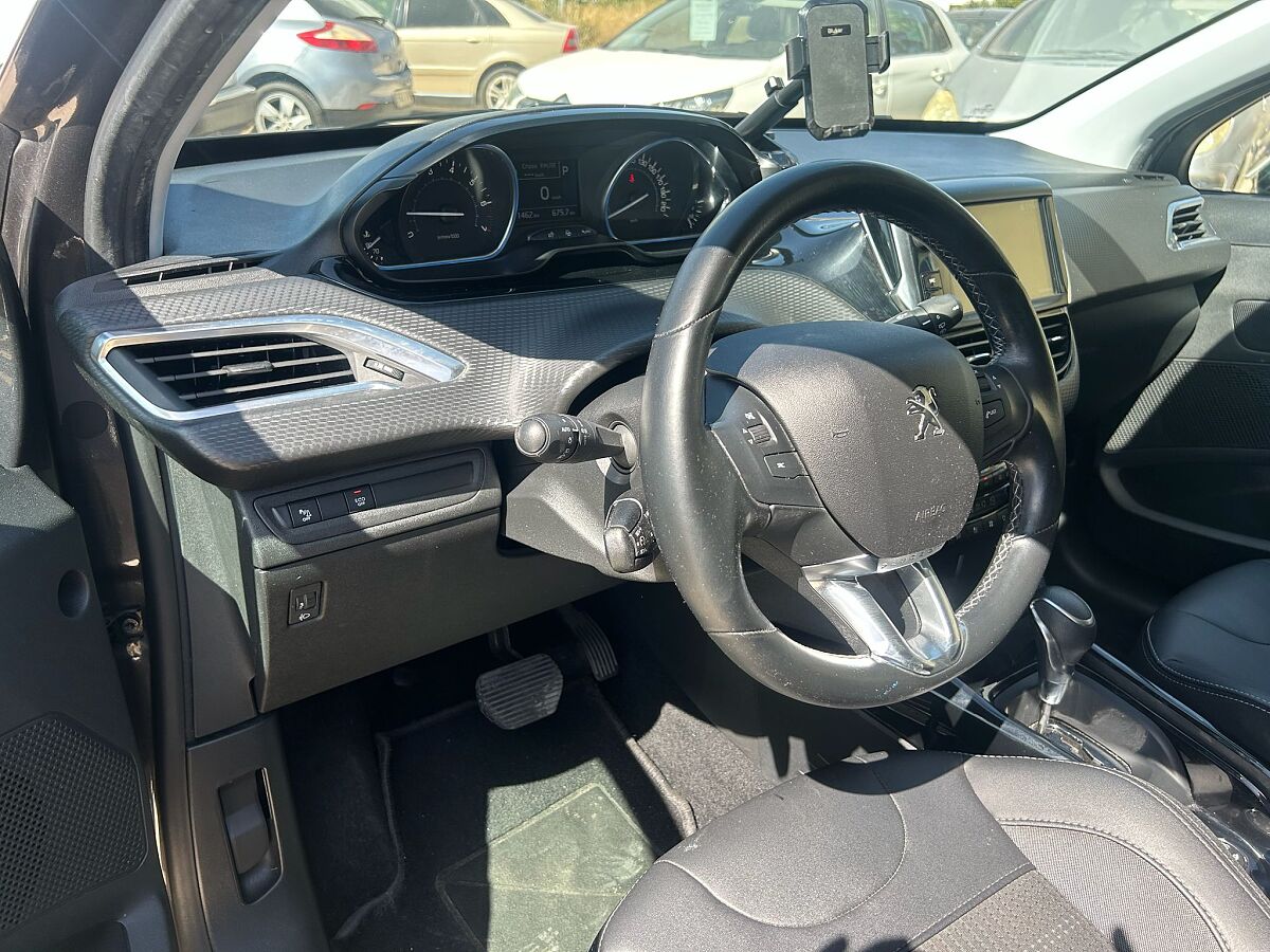 PEUGEOT 2008 ALLURE 1.2 E-THP AUTO SPANISH LHD IN SPAIN 41000 MILES SUPERB 2019